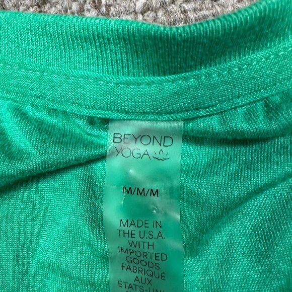Beyond Yoga Cropped Workout Gym Tank Top Green Grass Women's Size Medium - Picture 2 of 6